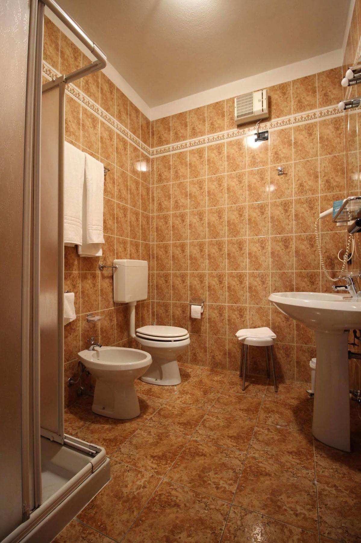 Hotel Italia Оккьобелло Экстерьер фото