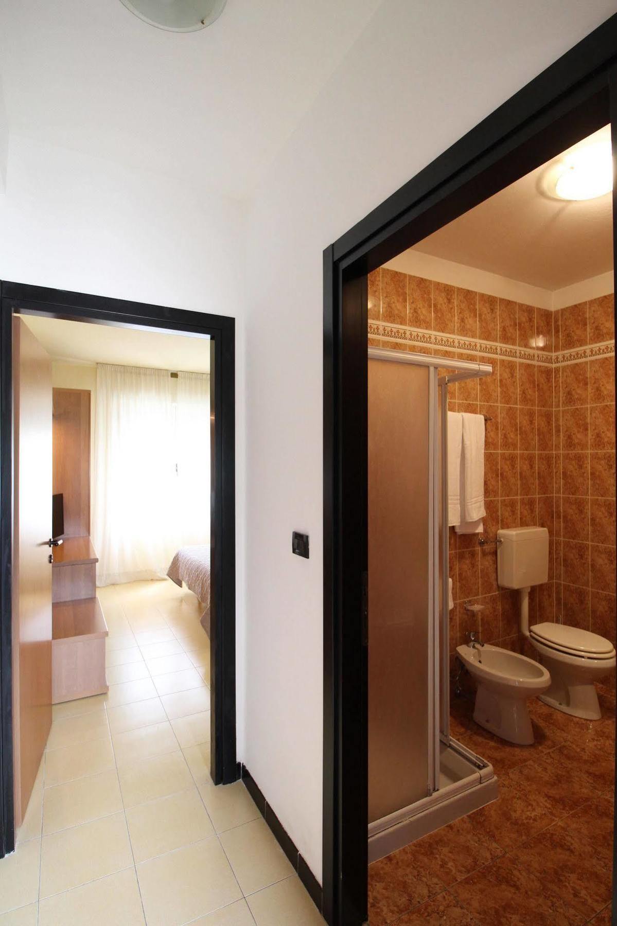 Hotel Italia Оккьобелло Экстерьер фото